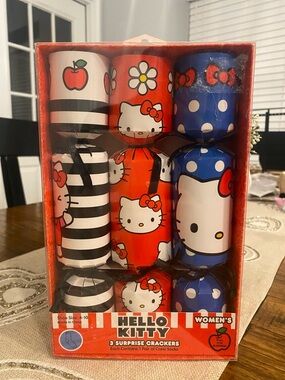 Hello Kitty 3 pairs of socks in Surprise Crackers